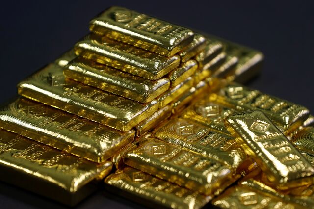 Reino Unido, EUA, Canadá e Japão proíbem importações de ouro russo