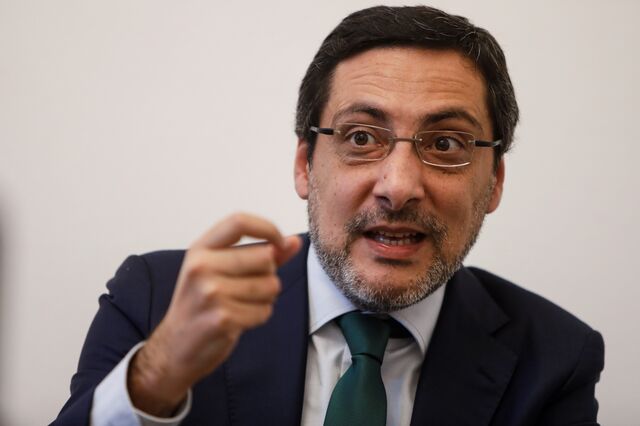 Finanças avançam com recrutamento externo de 200 pessoas para o Fisco