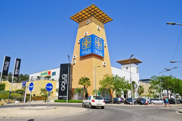 Dona de shoppings exige oito milhões ao Estado