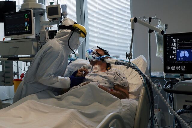 Mortes atribuídas à covid-19 em 2021 corresponderam a 9,6% do total de óbitos