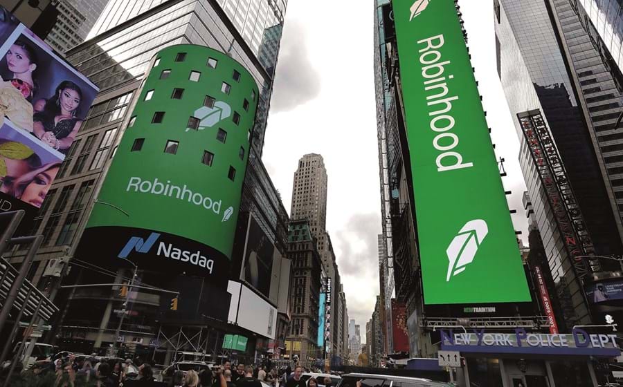 A aplicação Robinhood popularizou os investimentos em ações, nomeadamente     as apostas na queda das cotações. Agora são os seus clientes que apostam contra a sua ação.