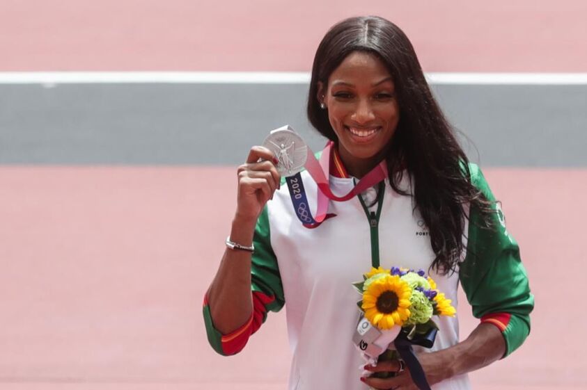 Patrícia Mamona medalha