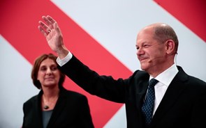Olaf Scholz promete estabilidade na Alemanha, com coligação a três