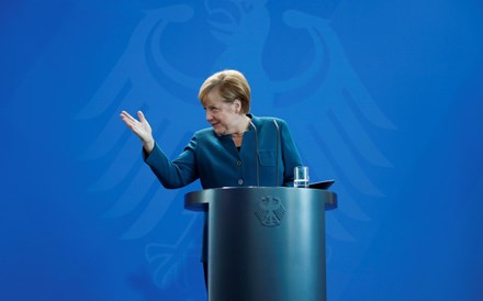 Merkel deixa escolha do próximo presidente do Bundesbank para o novo governo