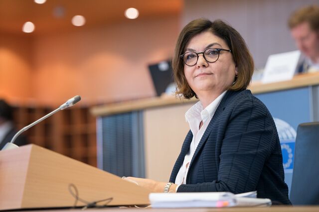 Comissária avisa Portugal que comboio noturno tem de ser rentável