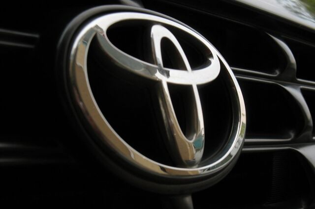 Toyota quer gastar 13,5 mil milhões para desenvolver baterias para carros elétricos