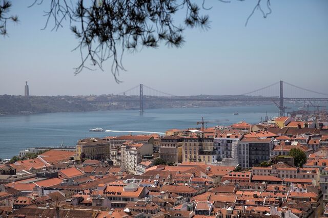 Medina namora esquerda e Moedas evita Chega