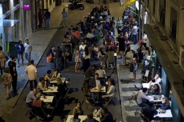 Discotecas reabrem sexta-feira depois de uma 'luta pela sobrevivência' de 18 meses