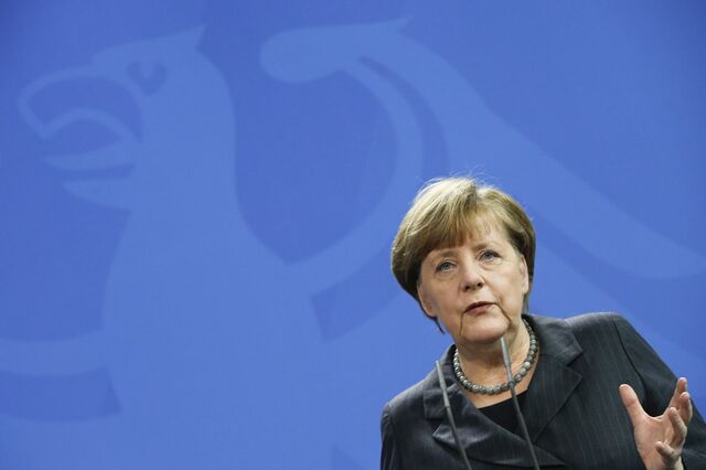 Merkel assume que perdeu reputação em Portugal, Grécia e Itália na crise do euro
