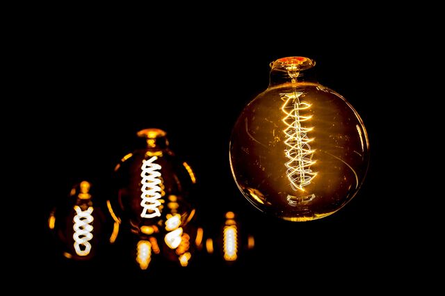  Bruxelas quer consumidores europeus com preços fixos da luz durante um ano