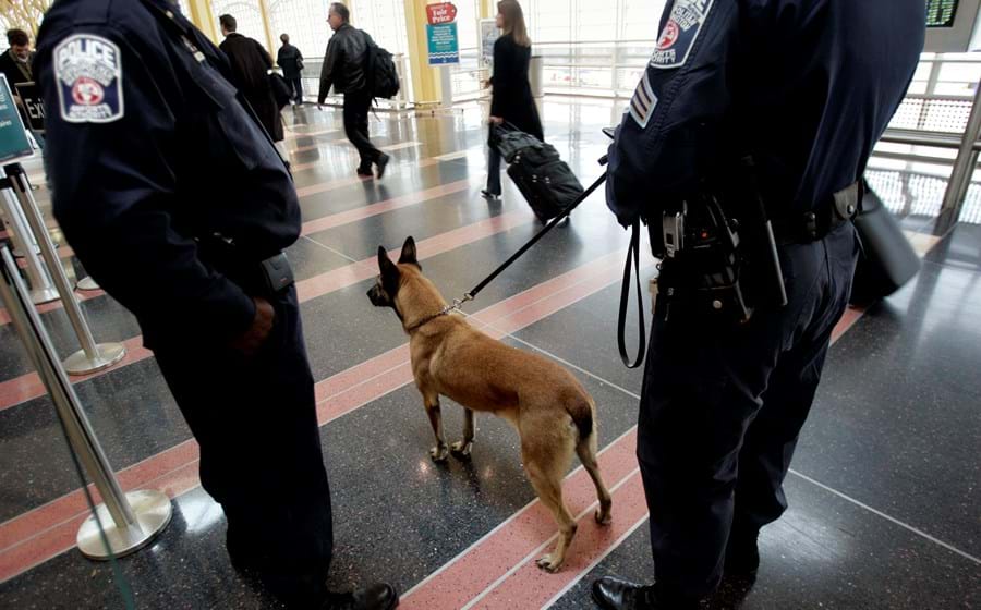 Os atentados de 11 de setembro de 2001 mudaram para sempre a forma como são feitos os controlos de segurança nos aeroportos.