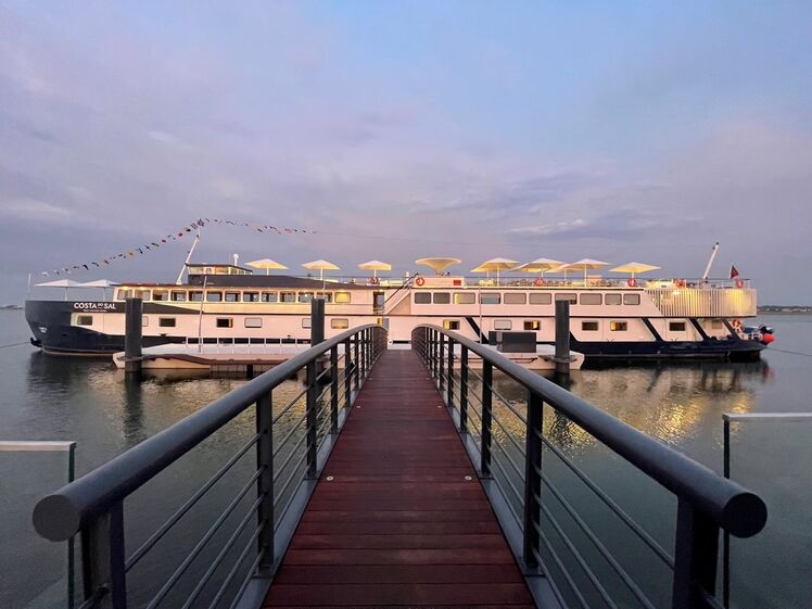 navio-hotel Costa do Sal – Boat Lounge Hotel 
