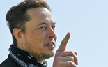 Elon Musk levanta um desafio à rival Rivian depois da sua estreia em bolsa