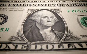 Dólar interrompe ganhos e desce de máximos de 10 meses