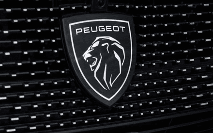 Peugeot ataca hegemonia da Renault em Portugal. Veja as marcas mais vendidas até setembro