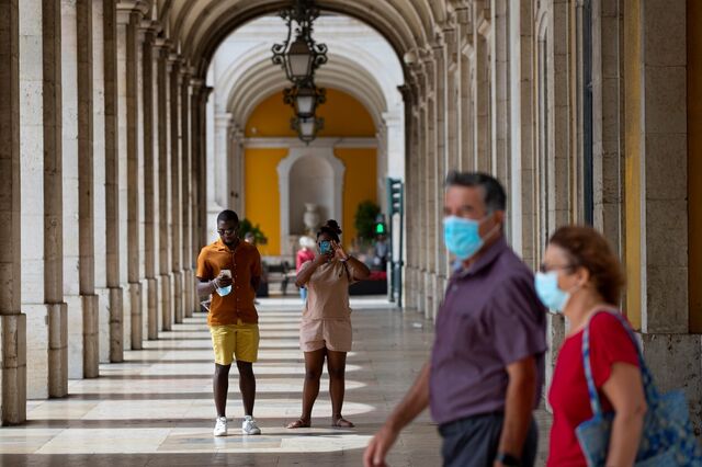Governo estuda novo aumento extra de pensões em 2022