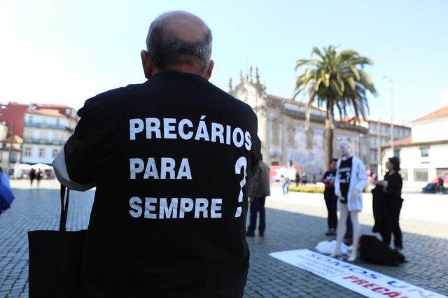 Contratos a prazo não recuam ao longo da vida