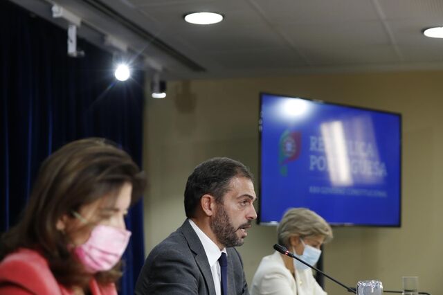 Governo desmente BE e promete negociar na especialidade