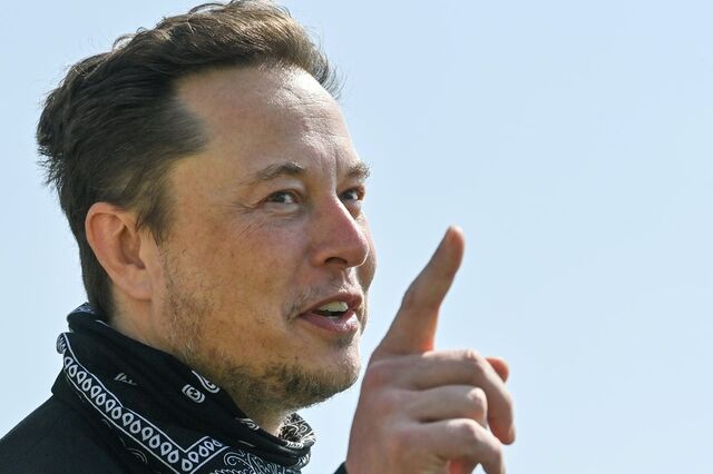 Elon Musk levanta um desafio à rival Rivian depois da sua estreia em bolsa