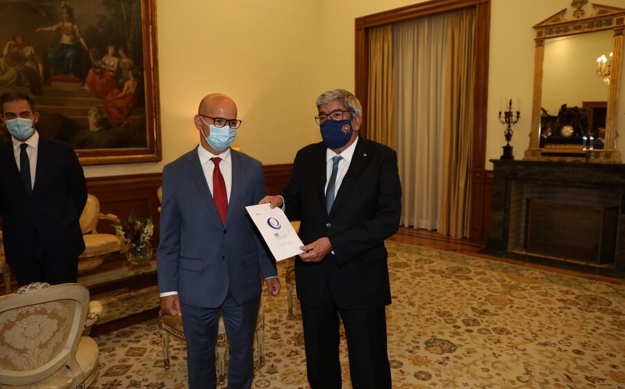 Leão entrega OE2022