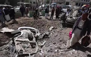 Arábia Saudita bombardeia capital iemenita 