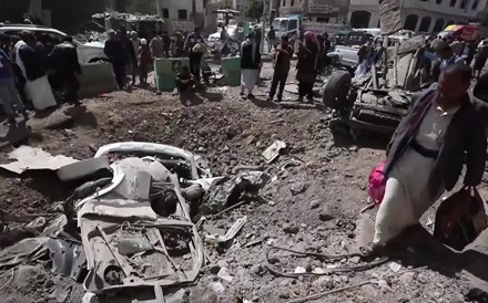 Arábia Saudita bombardeia capital iemenita 