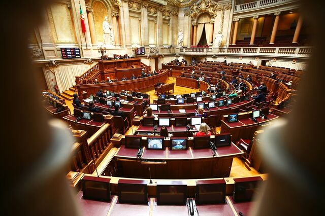Bloco inaugura sessão legislativa com proposta para acabar com vistos gold