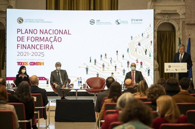 “Exposição a riscos não é uniforme', avisa o Governo. Promete trabalhar com supervisores na literacia financeira