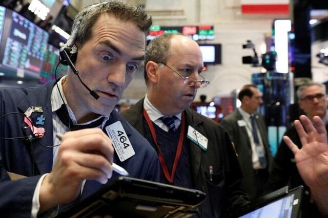 Tecnológicas afundam Nasdaq. Dow Jones bate recordes
