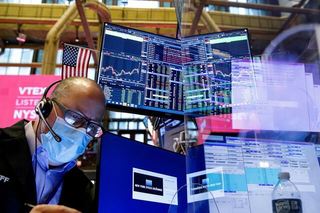 Ómicron e inflação desencadeiam nova derrapagem em Wall Street