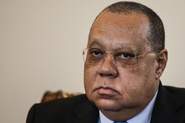 Presidente angolano reconduz Pitta Groz como PGR, Inocência Pinto é a nova vice