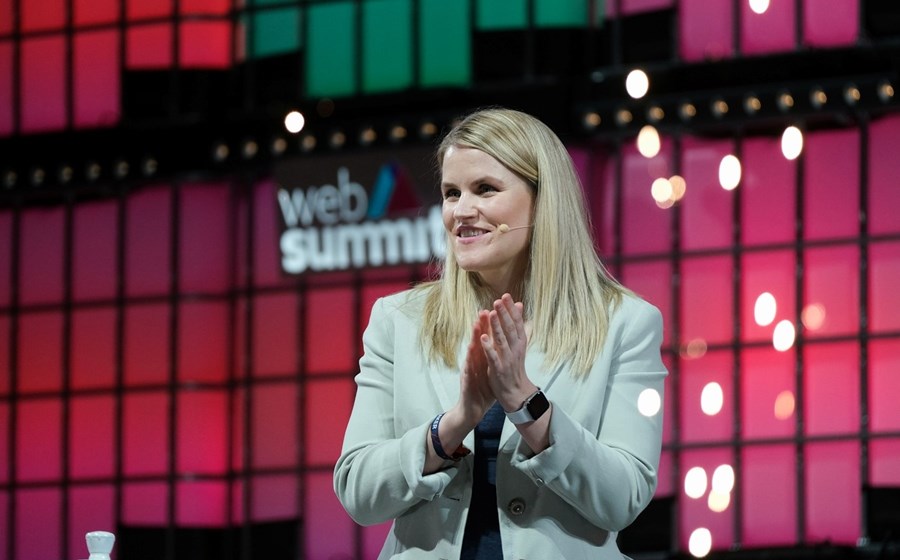 Frances Haugen, a delatora do Facebook, esteve na Web Summit.