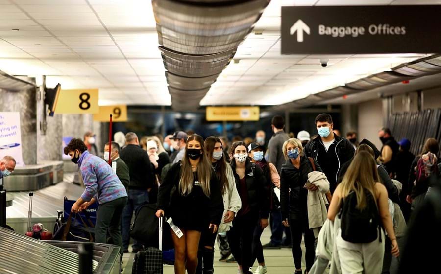 Passageiros estrangeiros com vacinação contra a covid-19 completa voltam a poder entrar nos EUA.