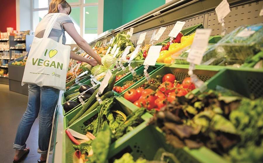 Crescimento da procura em Portugal leva marcas a reforçar oferta de produtos de base vegetal.