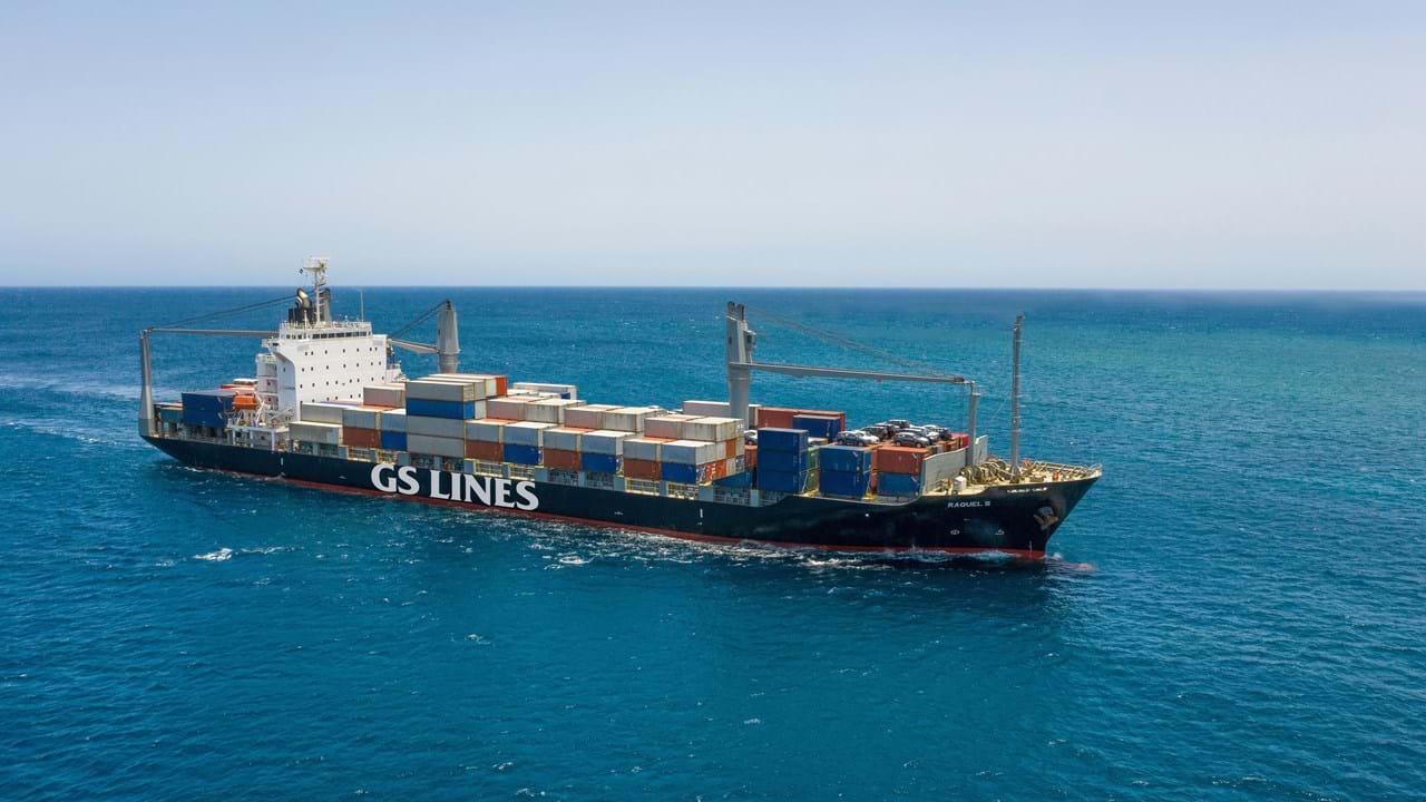 Um dos sete navios que constituem a frota de shipping GS LINES  