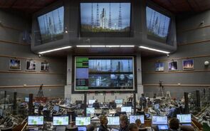 Uma imagem divulgada pela NASA mostra a contagem para o lançamento do foguetão Ariane 5, que transportou o telescópio James Webb 