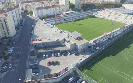 Estádio do Estrela em leilão online por 2,1 milhões numa falência de 37 milhões