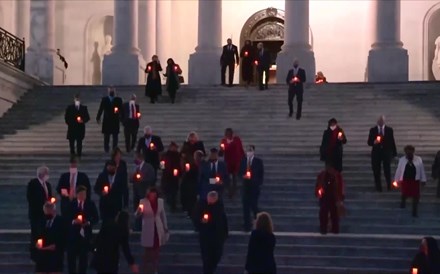 Covid-19: Congresso dos EUA presta homenagem a 800.000 vítimas da pandemia 