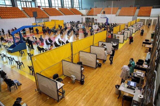 Ómicron faz regressar debate das patentes