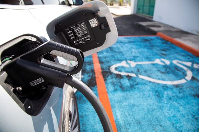 Matrículas de ligeiros elétricos superam as de gasolina em agosto