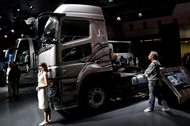 Camiões da Daimler aceleram na estreia na bolsa de Frankfurt