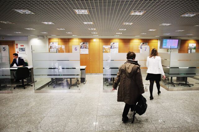 Banca europeia fecha mais balcões, mas saem menos trabalhadores