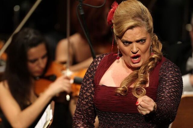 Legislativas: PS aposta em cantora lírica Elisabete Matos atrás de Carneiro em Braga 