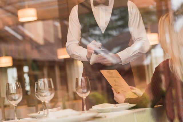 Restaurantes querem o regresso do uso obrigatório de máscara 