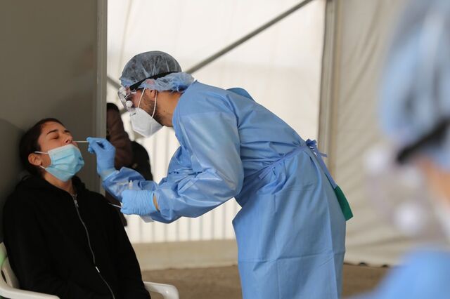 Covid-19: Testes e vacinas vão continuar isentos de IVA em 2022
