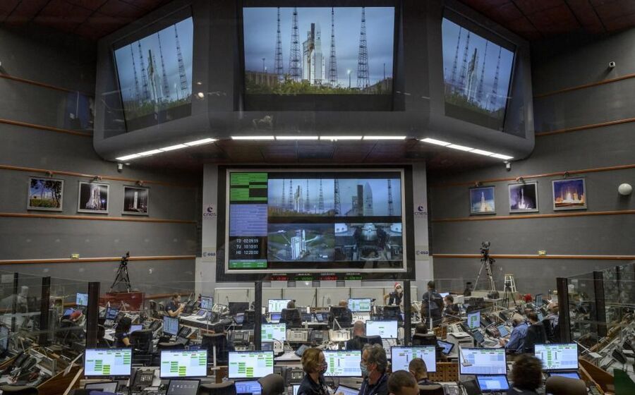 Uma imagem divulgada pela NASA mostra a contagem para o lançamento do foguetão Ariane 5, que transportou o telescópio James Webb