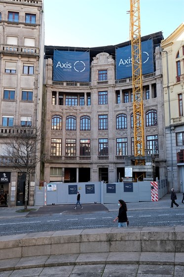O hotel que nascerá na antiga sede do FC Porto fica ao lado da câmara.