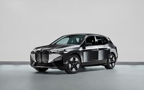 BMW revela conceito de carro “camaleão” que muda de cor com o toque numa app