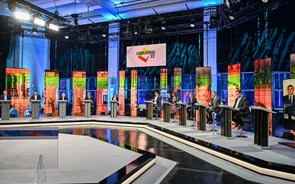 Falta de energia interrompe por minutos debate entre partidos sem assento na AR
