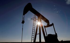 Petróleo reage em alta aos desenvolvimentos da Ucrânia. Brent acima dos 101 dólares